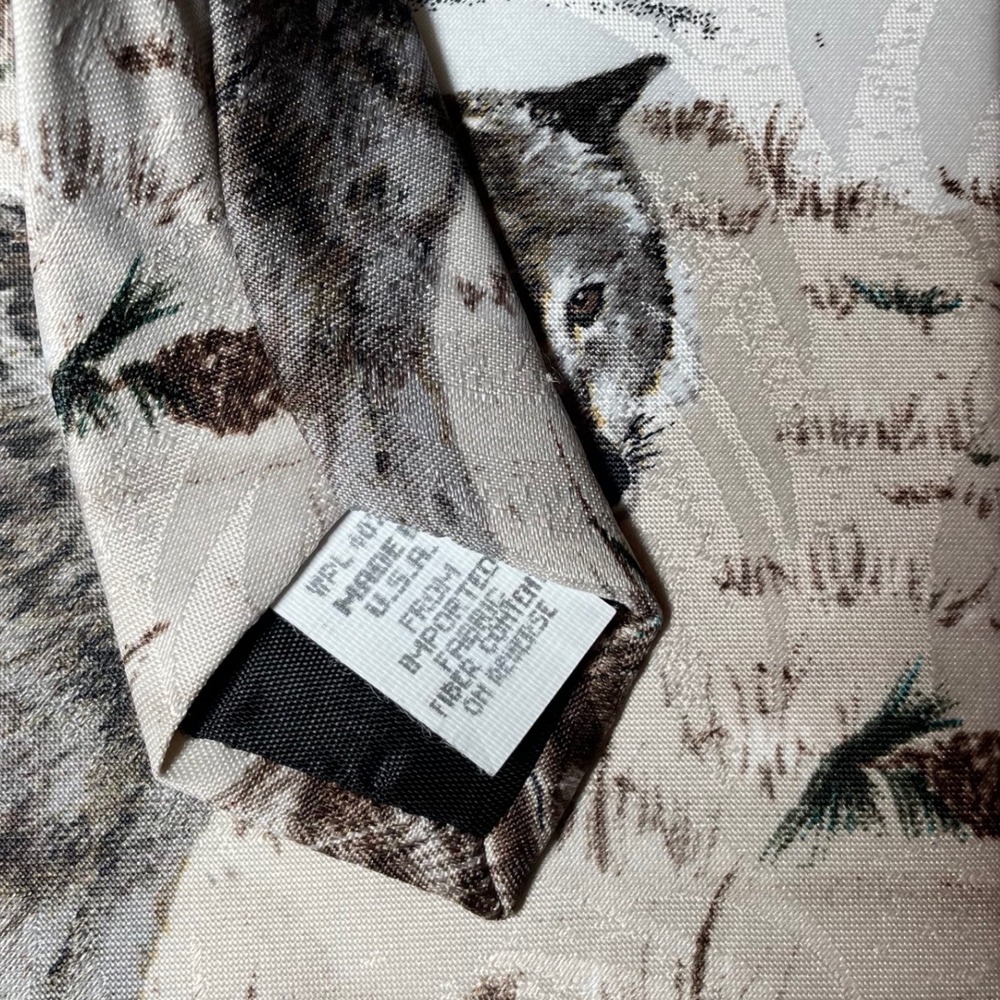 VTG Animal Tracks Watchful Wolves 1995 Lynell LW Bradshaw Novelty Necktie Mens - Picture 5 of 7